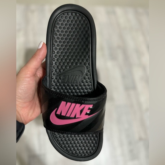 Nike US size 7, black and pink - Picture 3 of 8